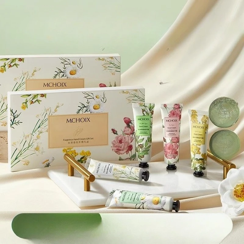 MINISO جديد الكرتون فتاة الحلو كريم اليد هدية صندوق تأثير طويل الأمد ترطيب مكافحة الشقوق الجافة المحمولة الرجال والنساء طالب