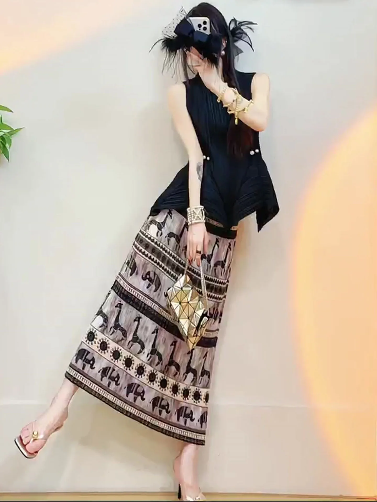 

Шикарный черный комплект из топа, утягивающего фигуру, и юбки с принтом, три предмета, полиэстер, круглый вырез, летний модный ансамбль