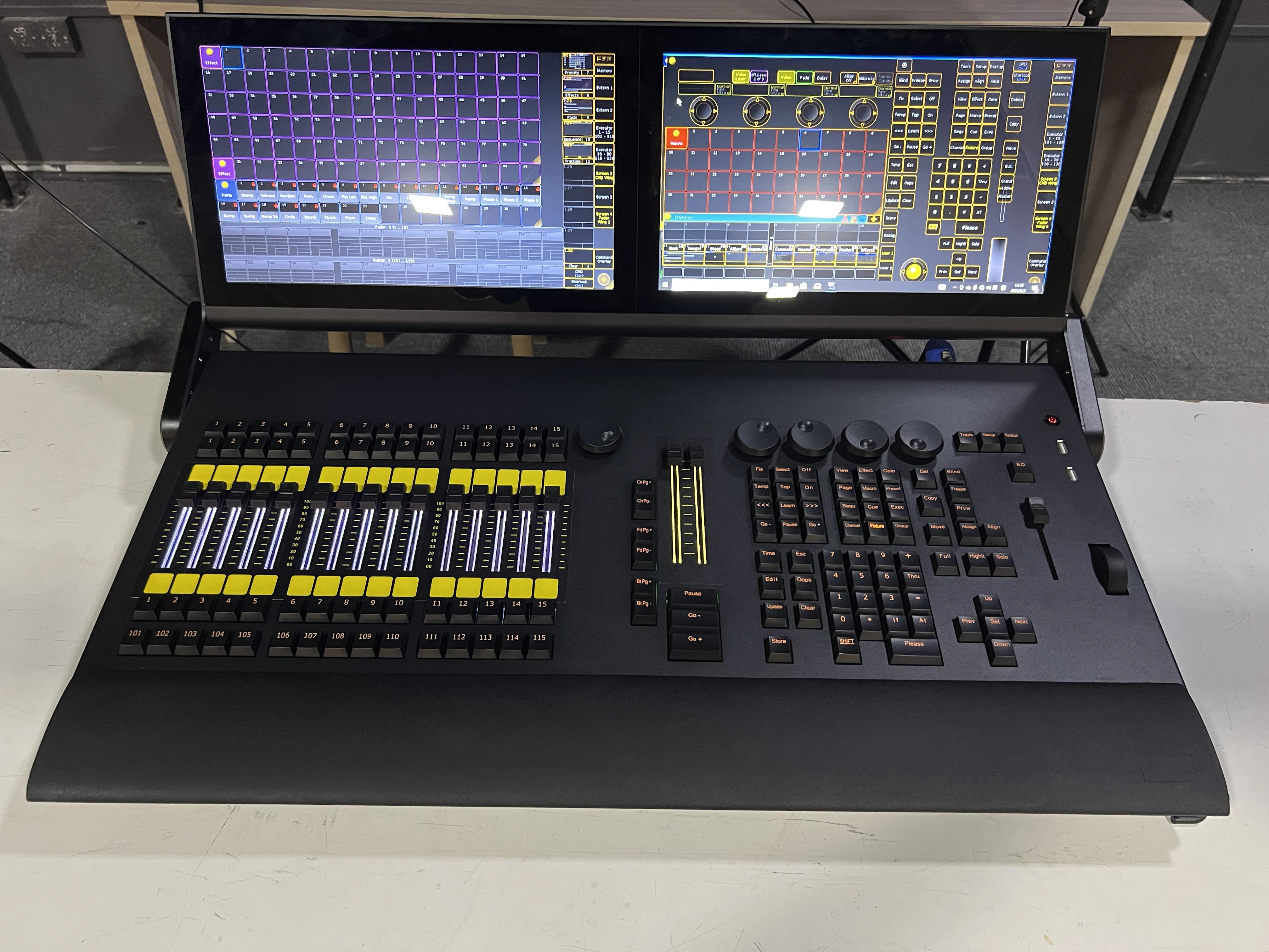 Pro DMX Controller DJ Lighting Console onPC RGB Colorful Strip Wing Electric Fader Foldable Touch Screen Support Artnet fit Ma2