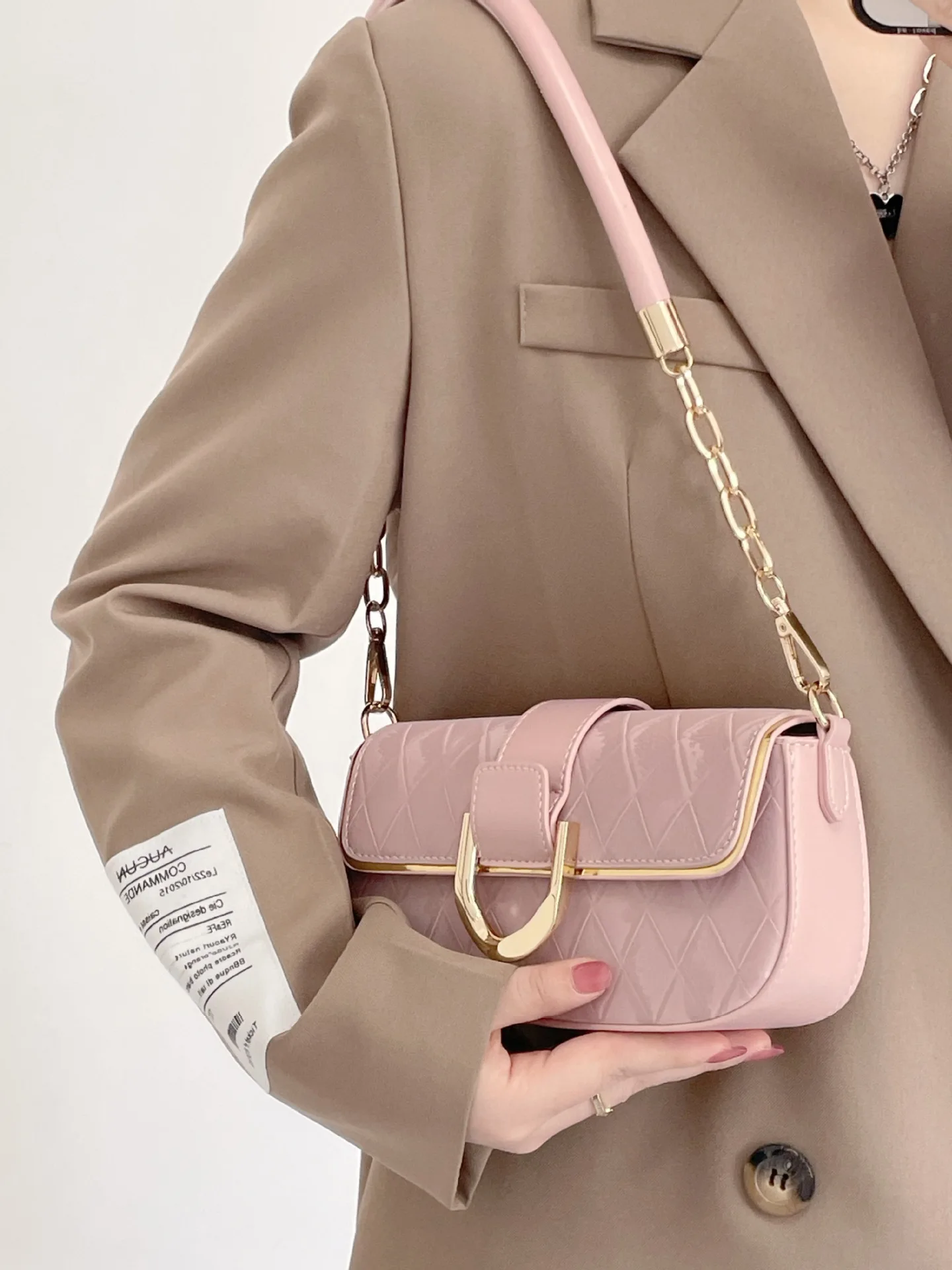 

Women's Square Crossbody Bag - Adjustable Chain Strap Multi-Way Carry, Stylish Minimalist Purse (Lightweight)