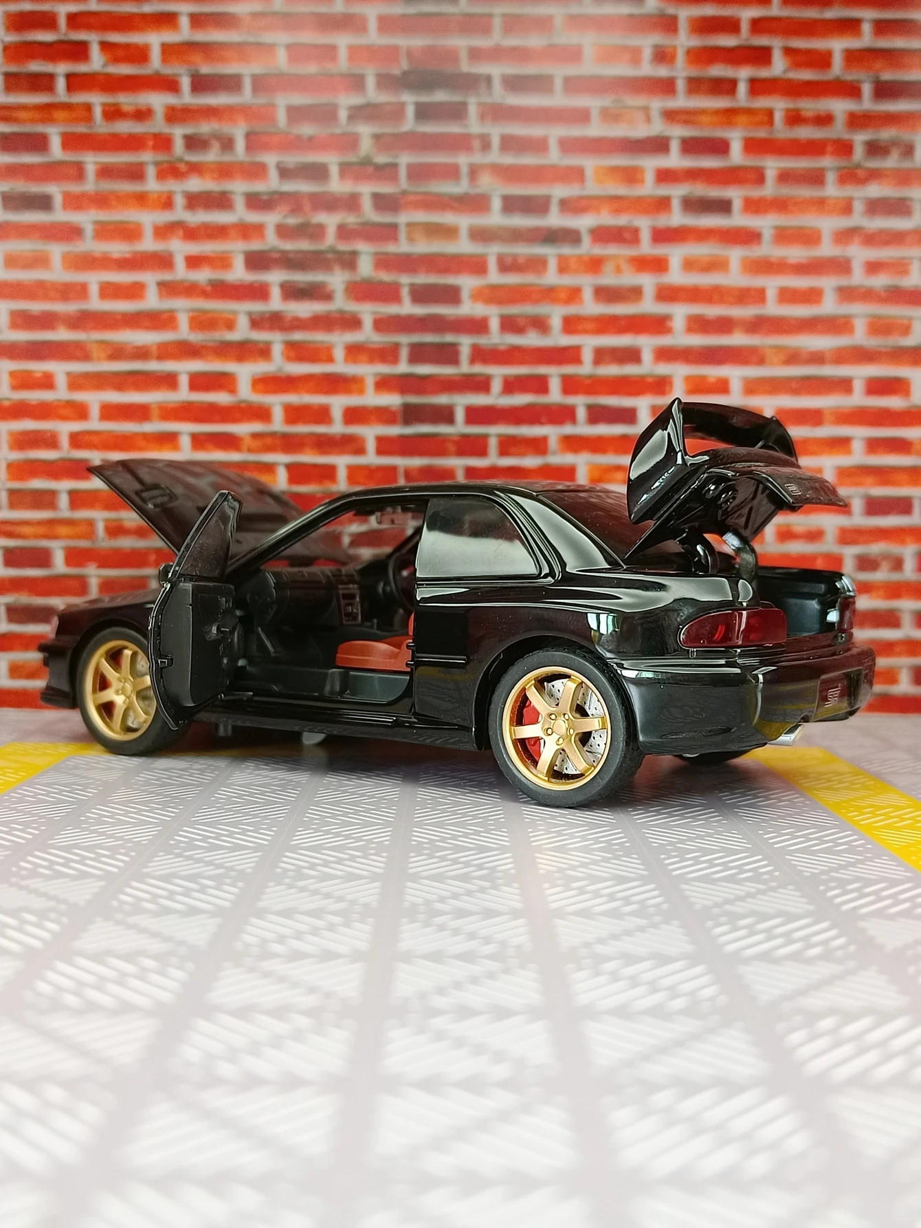 Modelo de coche de juguete para niños superrunning de aleación de simulación 1:32, coche acústico-óptico extraíble que puede abrir la puerta, regalo para niño