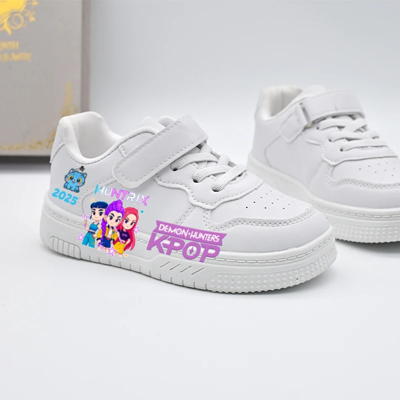 أحذية KPOP كاجوال للأطفال بتصميم عصري جديد أحذية رياضية بيضاء للطلاب والأولاد والبنات أحذية رياضية خارجية قابلة للتنفس مضادة للانزلاق