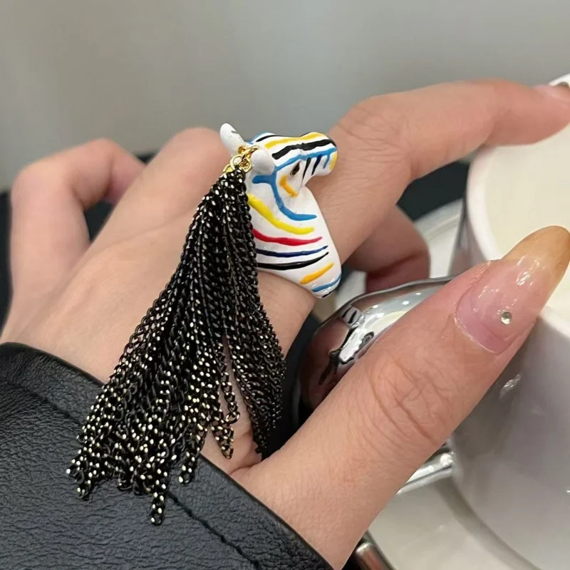 

2026 Trendy Metal Horse Ring for Women Fun Zebra Head Design High-End Feel Creative Finger Ring Party Accessory for Ladies