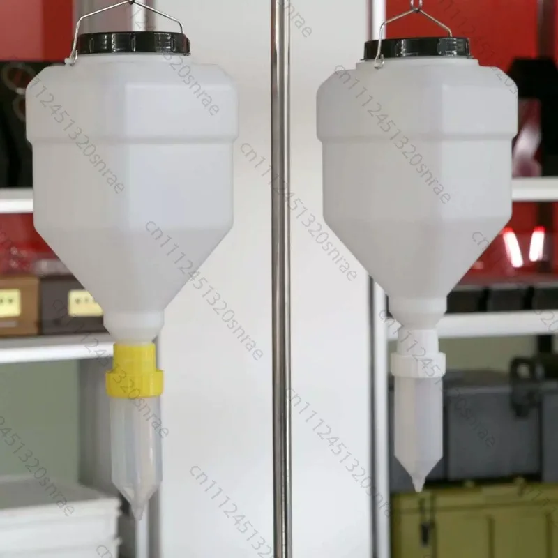 5.5L Hanging Sauce Dispenser Large Capacity Tomato Salad Dressing Squeeze Bottle