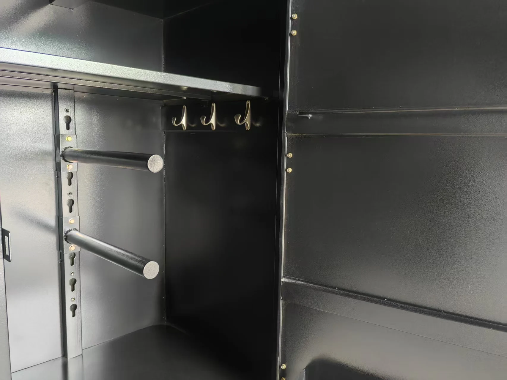Customized High Quality Steel Horse Saddle Cabinet Tack Box Stable Equine Equipment Supplier