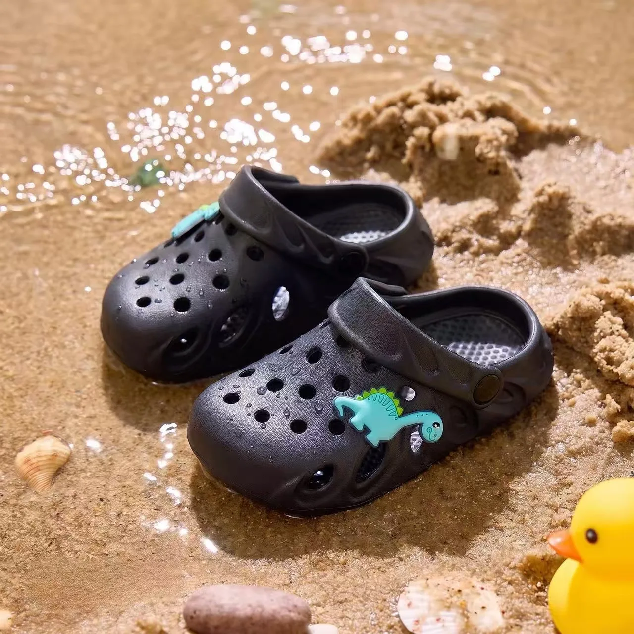 Dinosaurier-Dekor-Sandalen aus EVA-Material mit hohlem Fußbett und leichtem, atmungsaktivem Zehenbereich, ideal für Jungen. – Detail 4