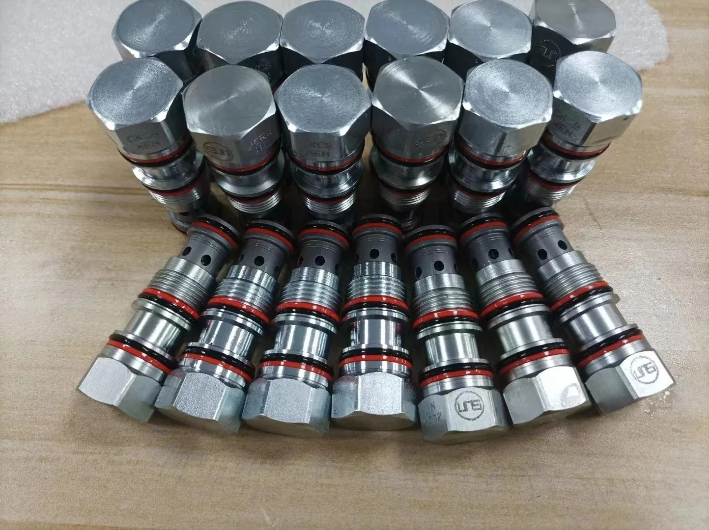 Mechanical hydraulic valve construction machinery