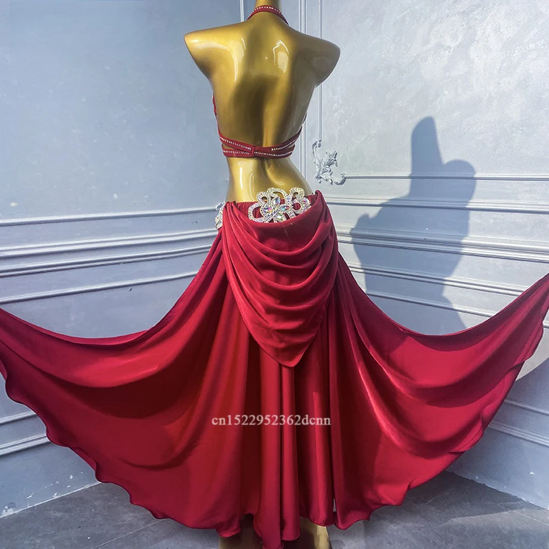 Bauchtanz-Wettbewerbs-Outfit für Damen, maßgeschneiderter Senior AB-Steinen-BH + sexy geteilter langer Rock, 2-teiliges Tänzer-Performance-Kostüm