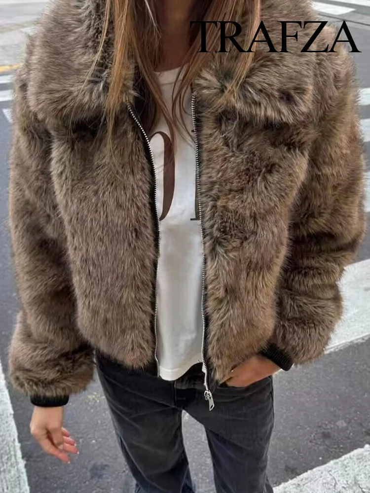 

TRAFZA Women's Winter Fashion Turn Down Collar Contrast Fur All-in-One Jacket Female Chic Zipper Pocket Decoration Thick Jacket