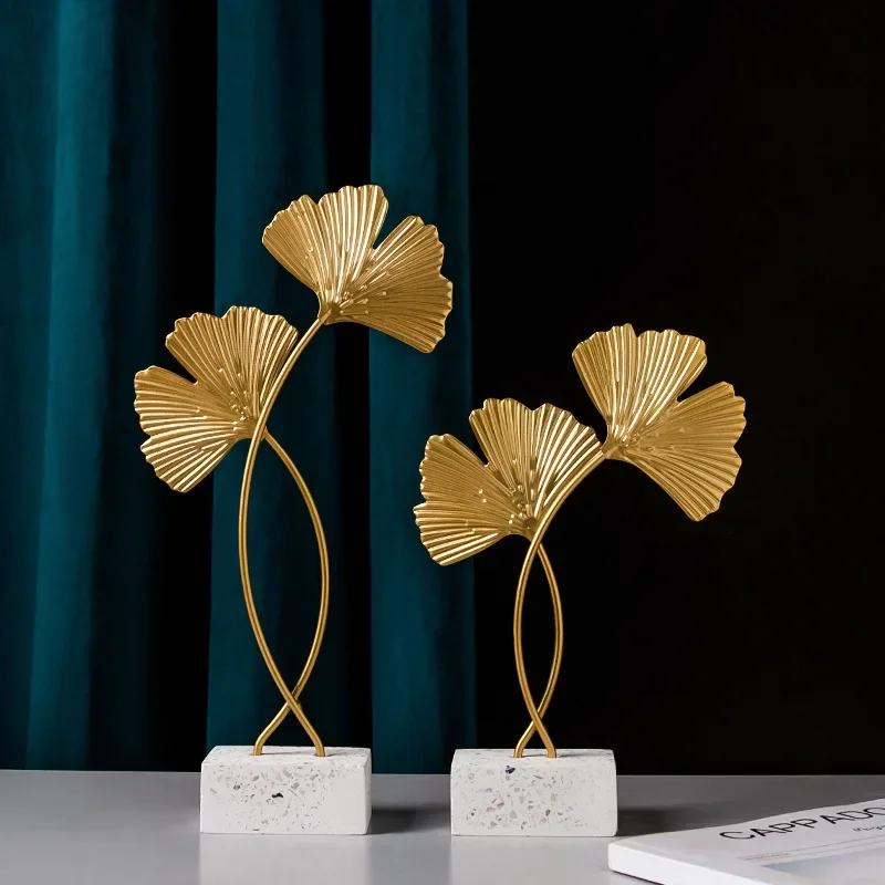 Goldene Ginkgo blatt Handwerk Blätter Skulptur nordischen Eisen Kunst Wohnzimmer Dekor Wohnkultur Zubehör Büro Desktop-Ornamente