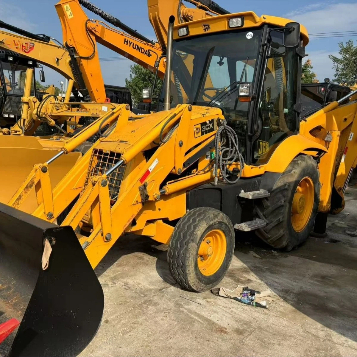 Экскаватор-погрузчик