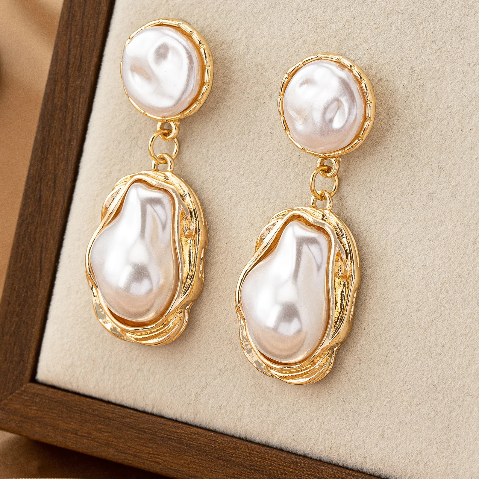 

Vintage Court Style Special-Shaped Baroque Pearl Stud Earrings for Women Elegant Delicate Charming Ladies Wedding Premium Gift
