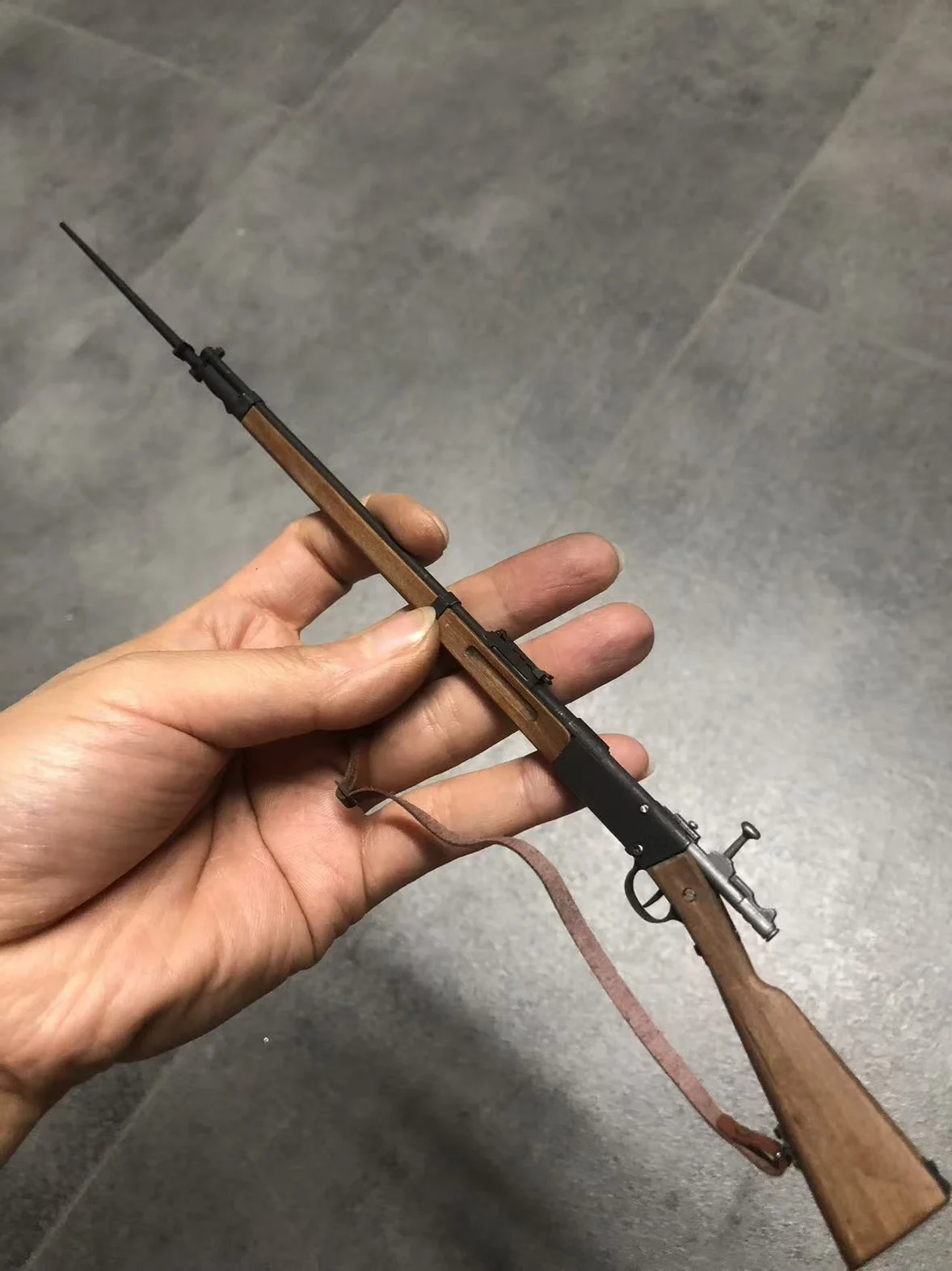 

1/6 Scale Handmade WWII French Lebel 1886 Rifle Metal & Wood Toy Gun Disassembly Gun Model for Men Boys Collection