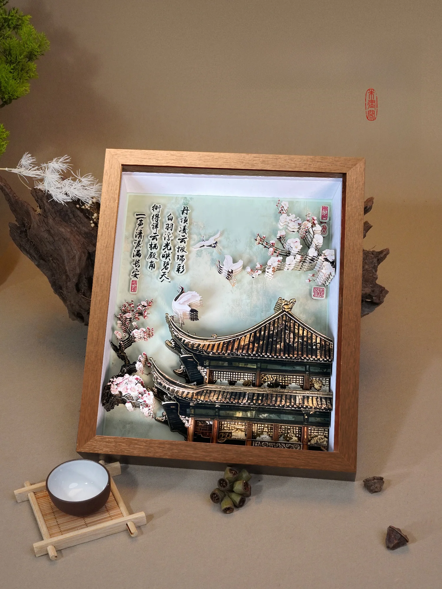 elegante-scatola-regalo-con-motivo-gru-e-fiori-di-prugna-arte-tradizionale-creativa-in-carta-intagliata-opera-d'arte-di-alta-gamma-per-attirare-la-ricchezza