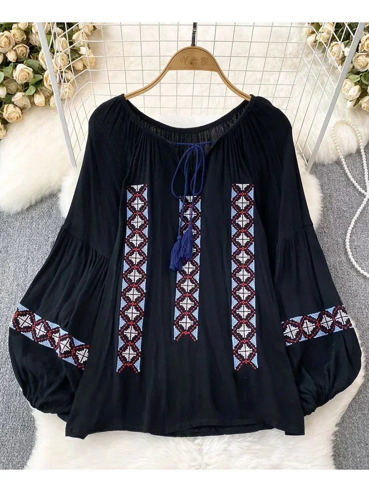 Women Spring Autumn Blouse Vintage Ethnic Style Lantern Long Sleeved Embroidered V-neck Lace Pullover Cotton Linen Top D5078