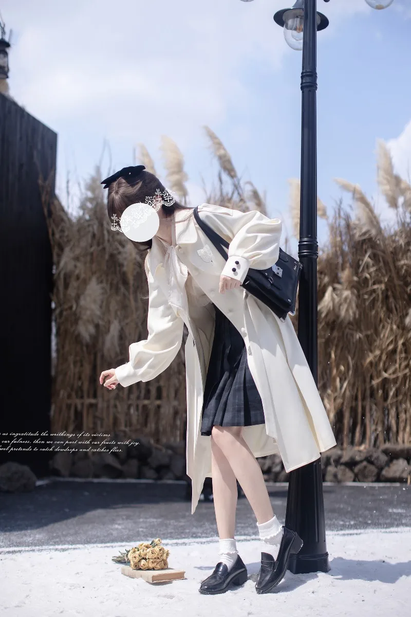 Gabardina japonesa de capa blanca de Lolita, estilo universitario elegante, otoño, nueva camiseta cortavientos de manga larga con una sola botonadura, prendas de vestir exteriores