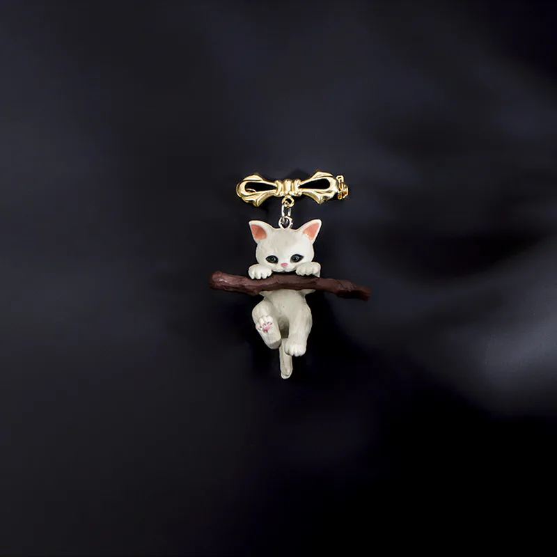 Cute White Kitten Resting Brooch Pin for Woman Pin Kids Lovely Cat Animal Enamel Brooches Pins Clothes Accessories