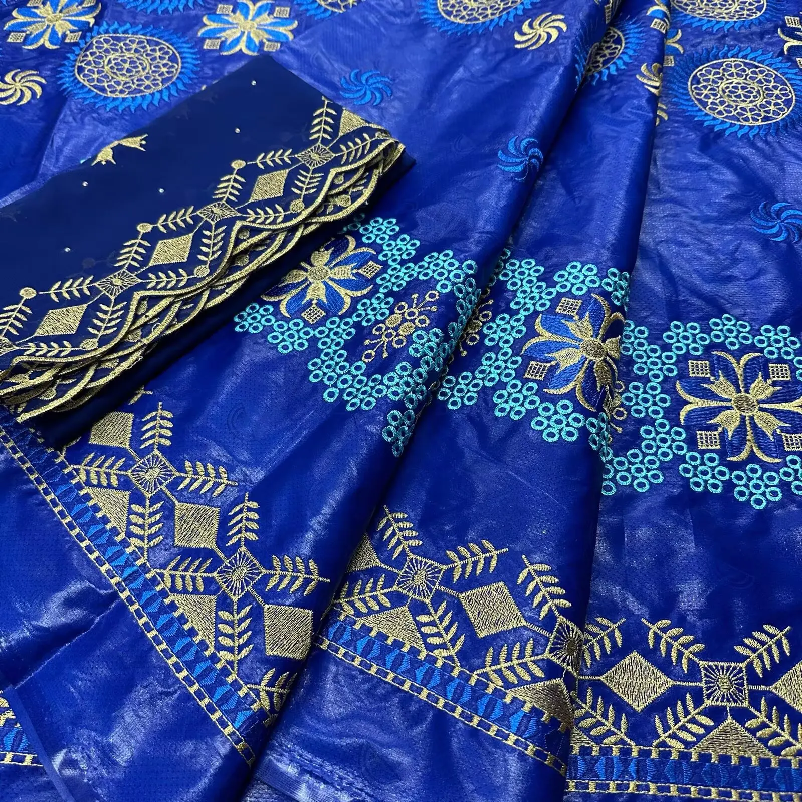 

5+2 ярда нежной высококачественной африканской мягкой вышитой ткани из 100% хлопка Базин с кружевом для вечерних платьев 16A108