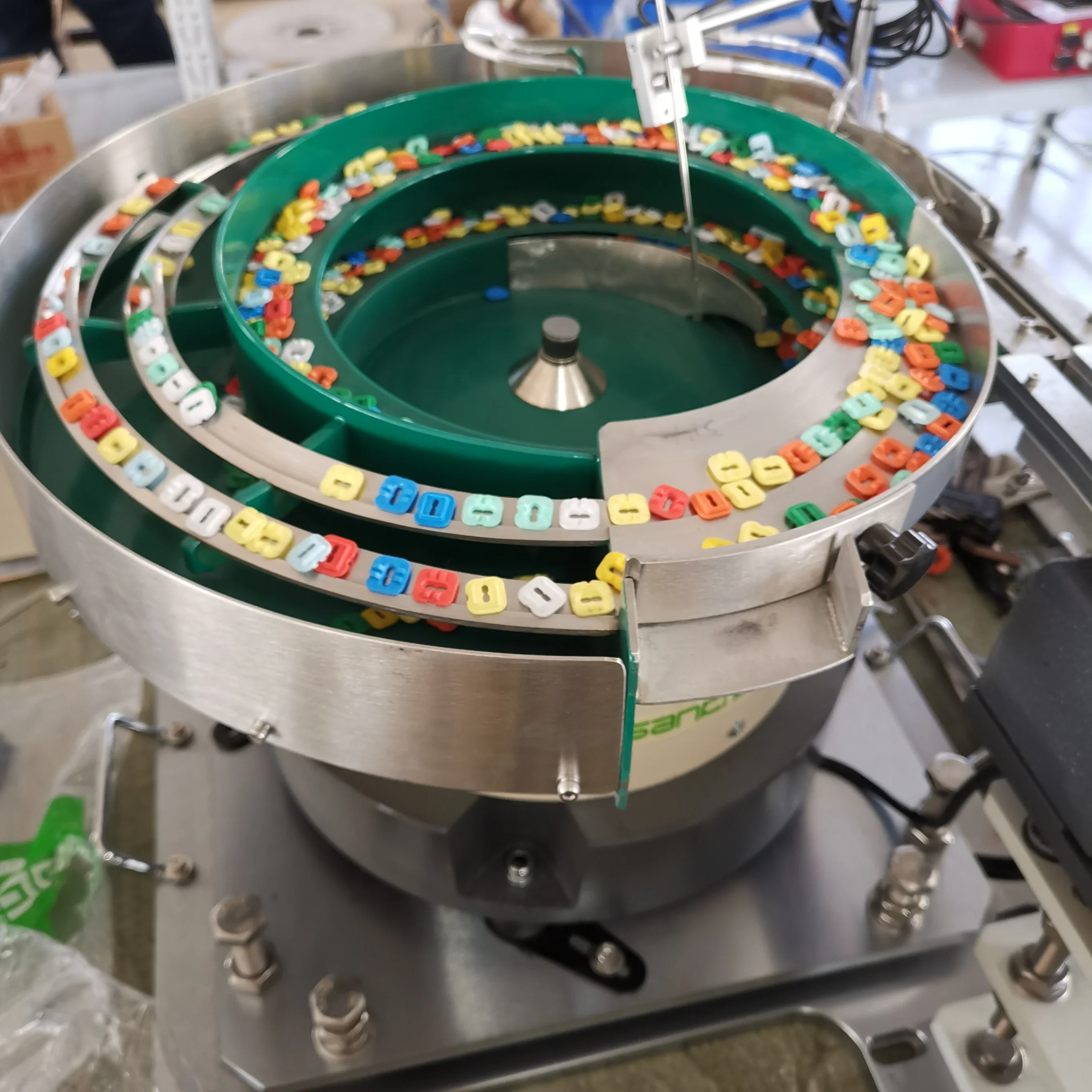 High Quality M18*80mm Metal Core Vibratory Feeding Machine