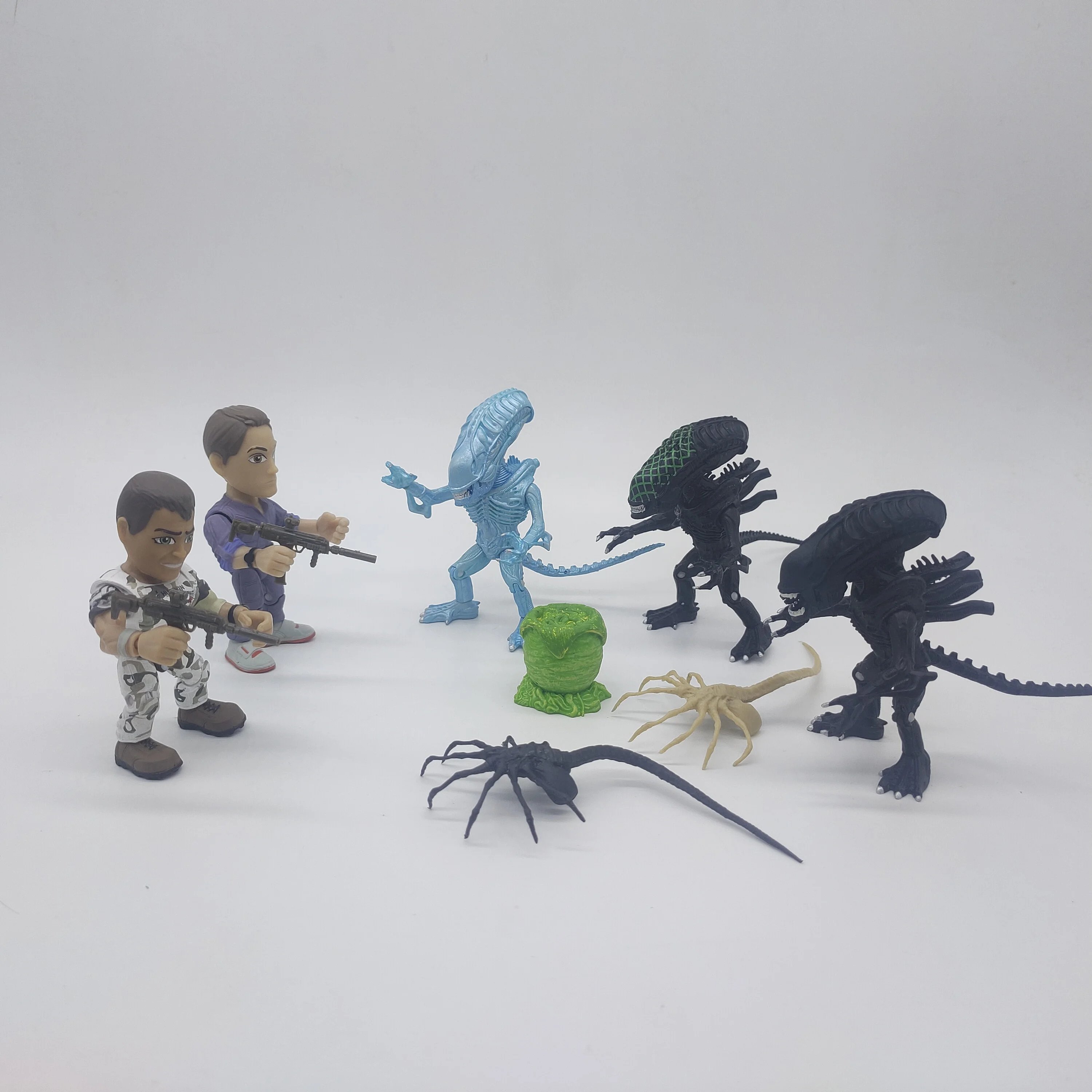 Aliens Vs Predators Facehugger Action Figures Joints Movable Doll Monster Model Toys Desktop Decorations Collectibles Kids Gifts