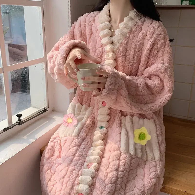 Big Size Nightgown Flannel Robe Warm Bathrobe Women Long Sleeve Long Robe Thick Loungewear Flower Coral Fleece Cardigan