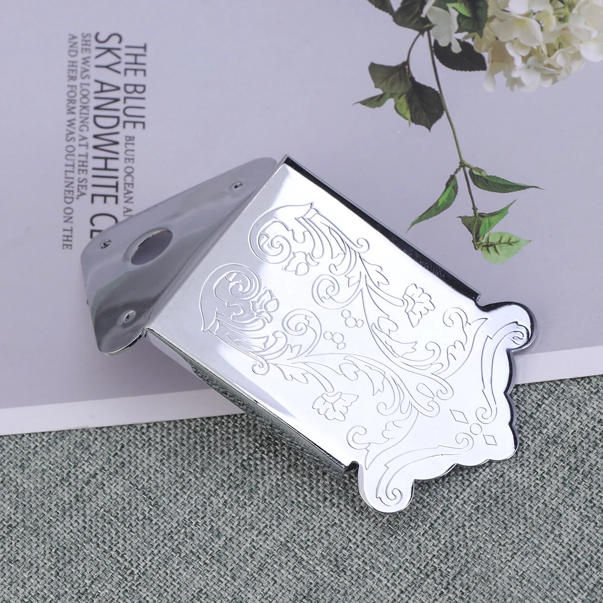 

Chrome 4.75X4.25X0.8Cm Guitar Tailpiece Shiny Decorative Cover Removable 8-String Mandolin Part Replacement Loop-End