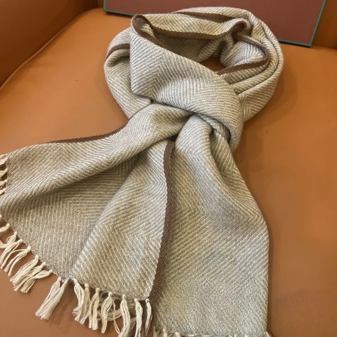 

Cashmere Scarves for Men and Women Are Exquisite and Soft Holiday Gifts for Autumn and Winter. Fashionable and Versatile Scarves