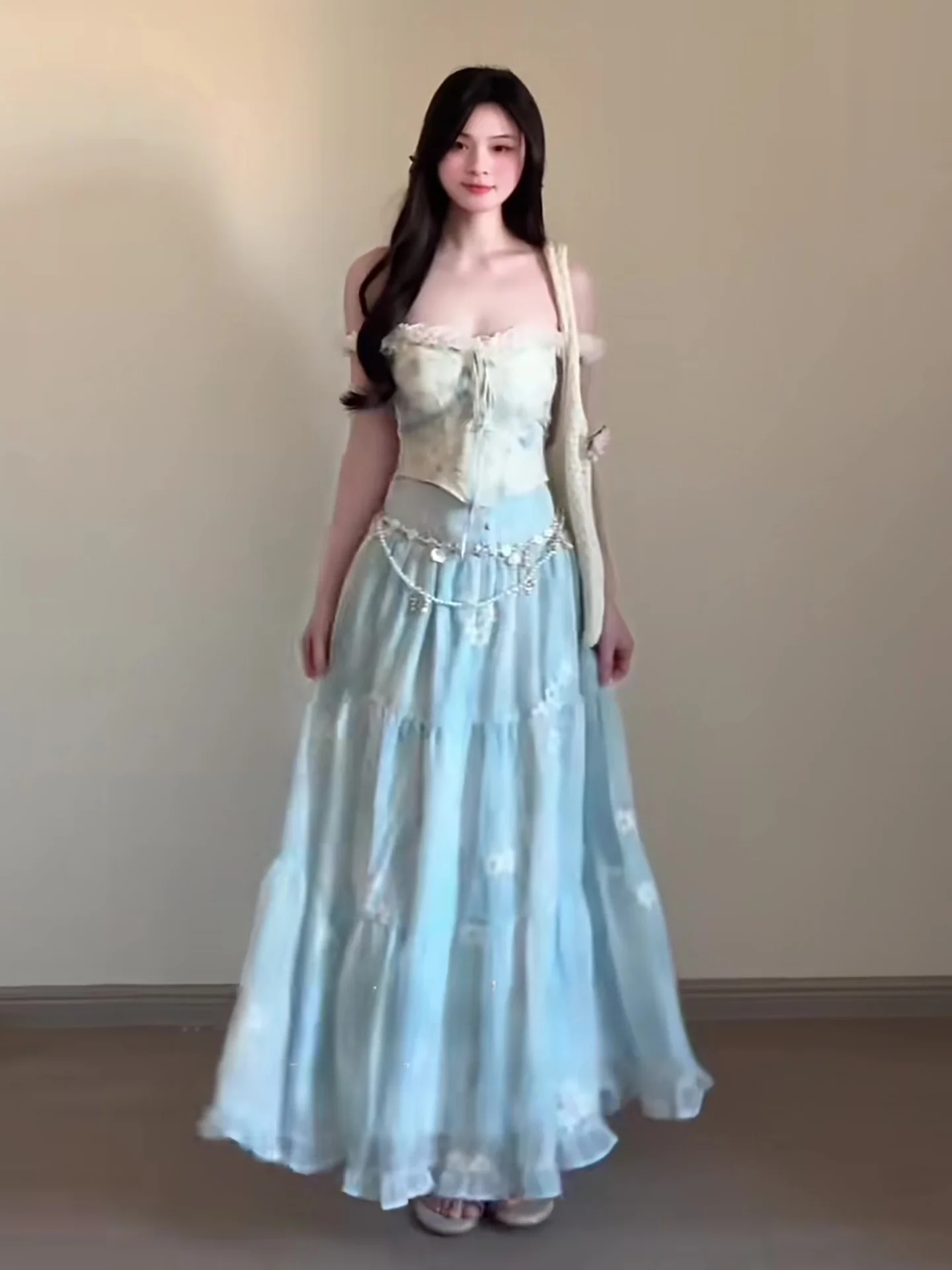 

Синий топ с кружевной отделкой и длинная юбка: комплект из двух предметов для летнего отдыха, модный женский наряд с высокой талией для весеннего сезона