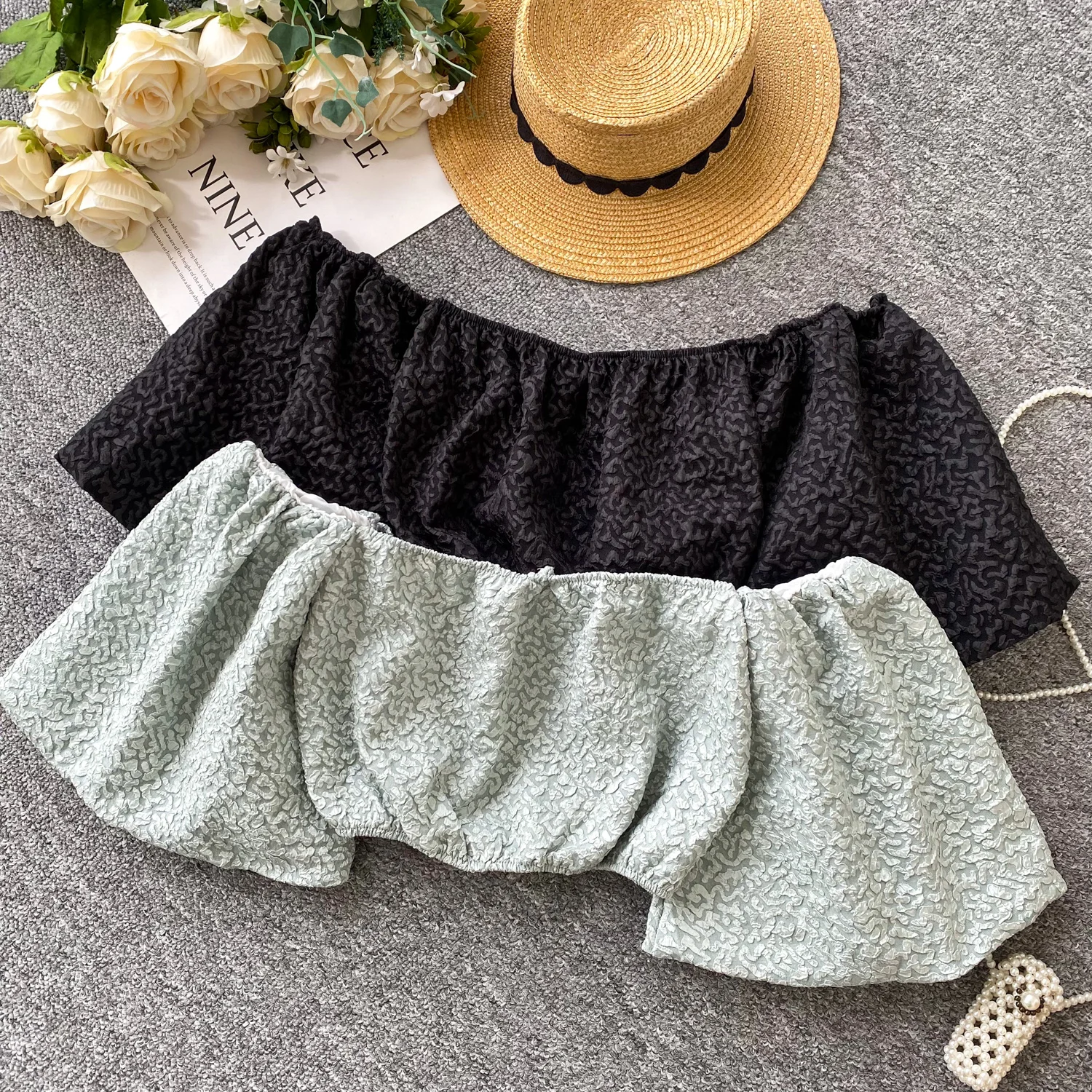 Blusa Cropped Fena de Verão com Manga Bufante e Bordado Floral, Estilo Coreano Moderno e Versátil, Crimento Curto e De...