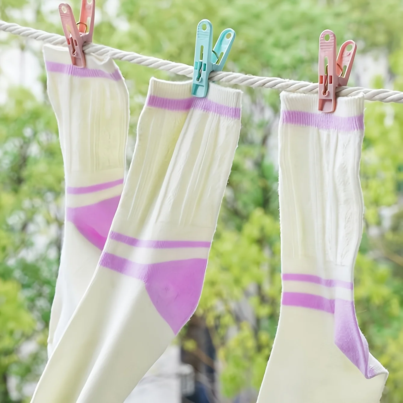 24 قطعة من مشابك الغسيل البلاستيكية المتينة، ومشابك الغسيل والألواح المحمولة للسفر المنزلي، وأساسيات حبل الغسيل