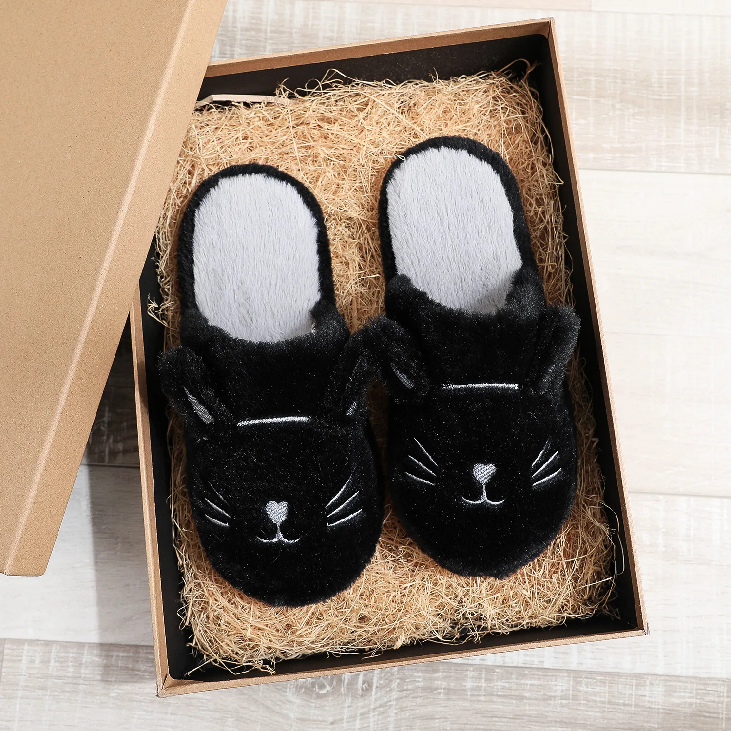 Winter Slippers Women Indoor Outdoor Furry Slippers Plush Cartoon Cat Cozy Lightweight Wood Floor Slippers Non Slip Sole Soft