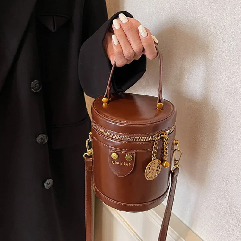 

Crossbody Bag Fashionable Trend High-quality Handheld Cylindrical Bag Women's Casual Versatile And Personalized Commuting Bag