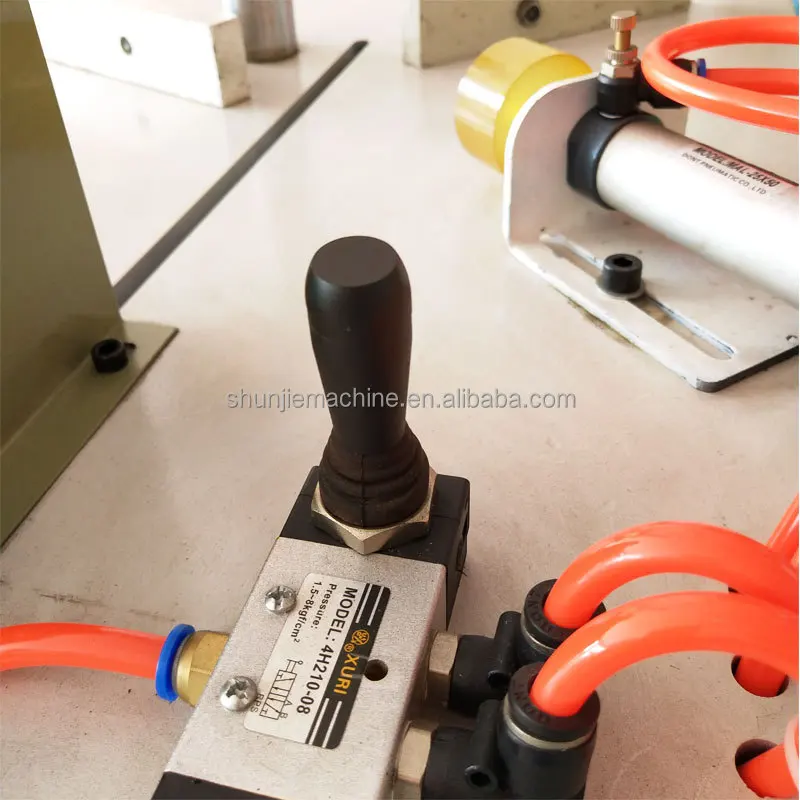 Mesin Pemotong Kisi Aluminium Pneumatik Kecil 14 Inci Mesin Pemotong Multifungsi 45 Derajat 90 Derajat