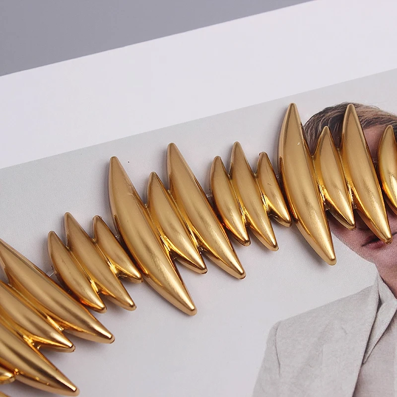 Nuevos cinturones de diseñador para mujer, marcas de lujo de alta calidad, cinturón elástico dorado para mujer, pretina para vestido de Metal con forma de pez