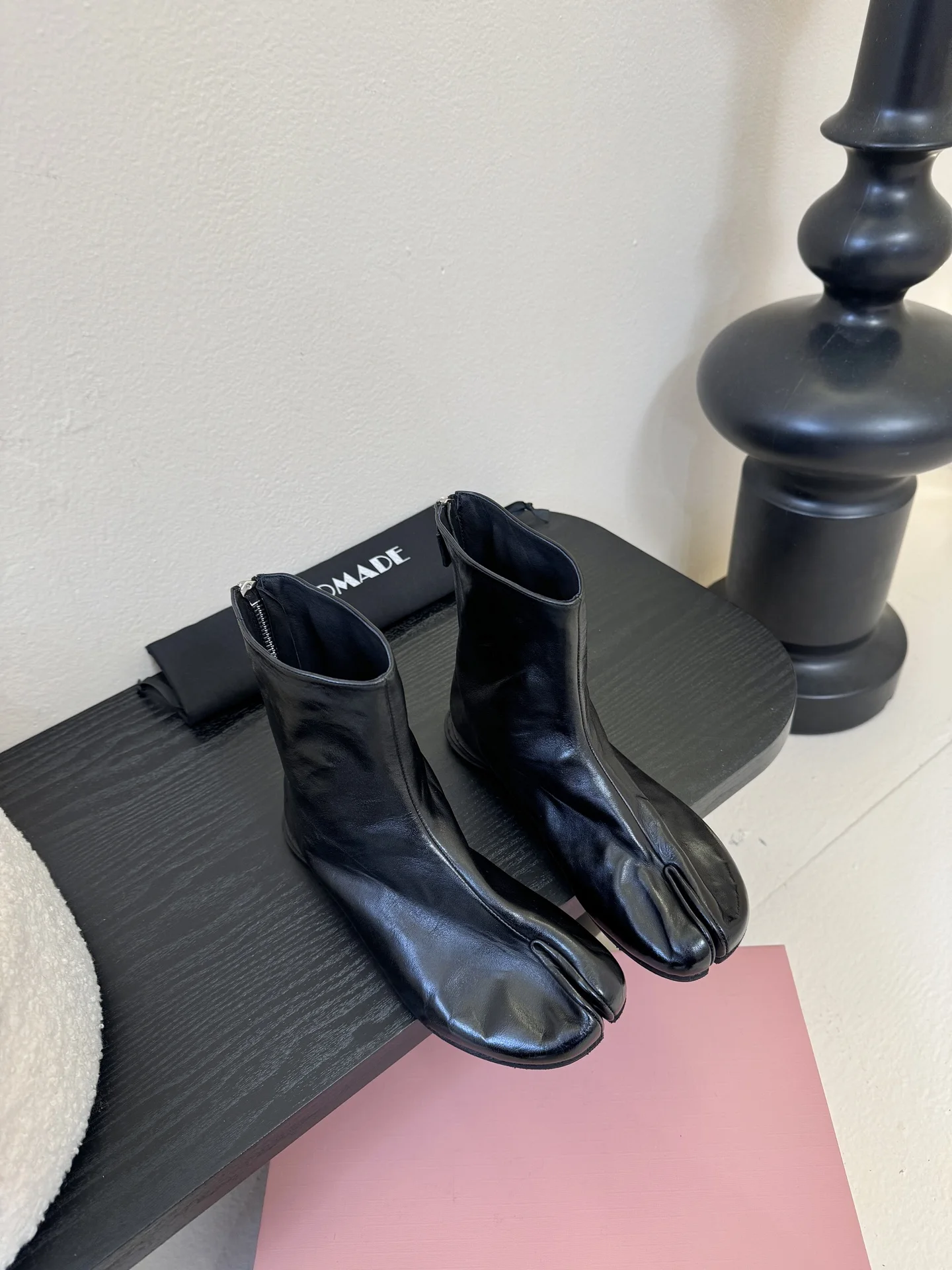 

Women Handmade Tabi Split-toe Boots Black Leather Ankle Boots Back Zip Cleft Toe Japanese Style Shoes