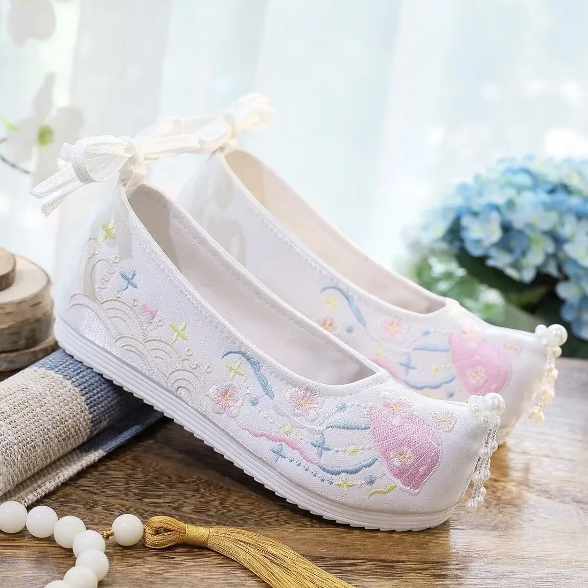 Women`s Large Size 34-44# Hanfu Embroidered Shoes Chinese Beijing Cloth Shoes Traditional White Pink  Hanfu Shoes Plus Size 43#