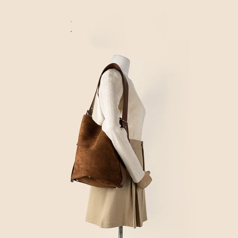 

Autumn and winter Korean new retro style women's suede bucket handbag fashion niche design trend commuter large off-road bag