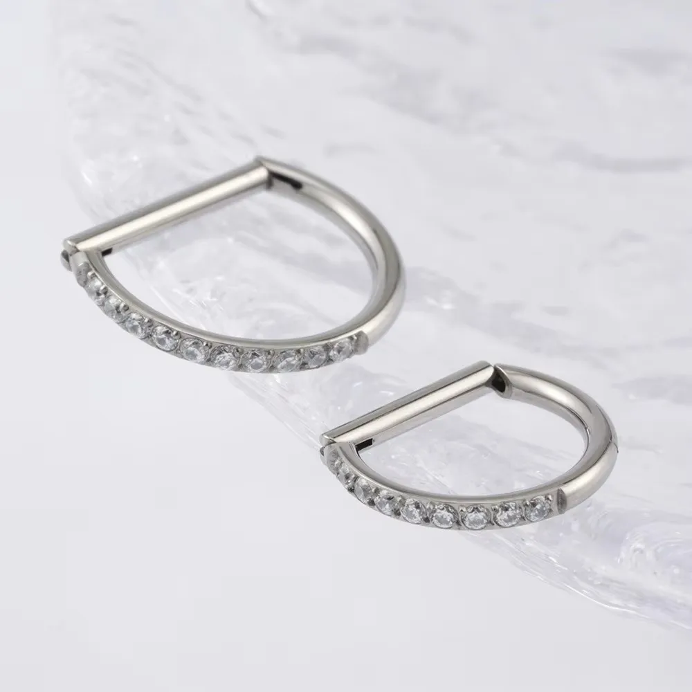 Anillo de titanio ASTM F136 con bisagras en forma de D para septum, clicker de segmento, argolla para nariz, piercing de cartílago de oreja 16G, piercing de concha y hélice con circonita cúbica.