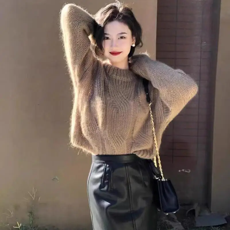 Fashion Hot Style Thick Thread Round Neck Fried Dough Twists Sweater for Women in Autumn and Winter Outfit Releases Tops