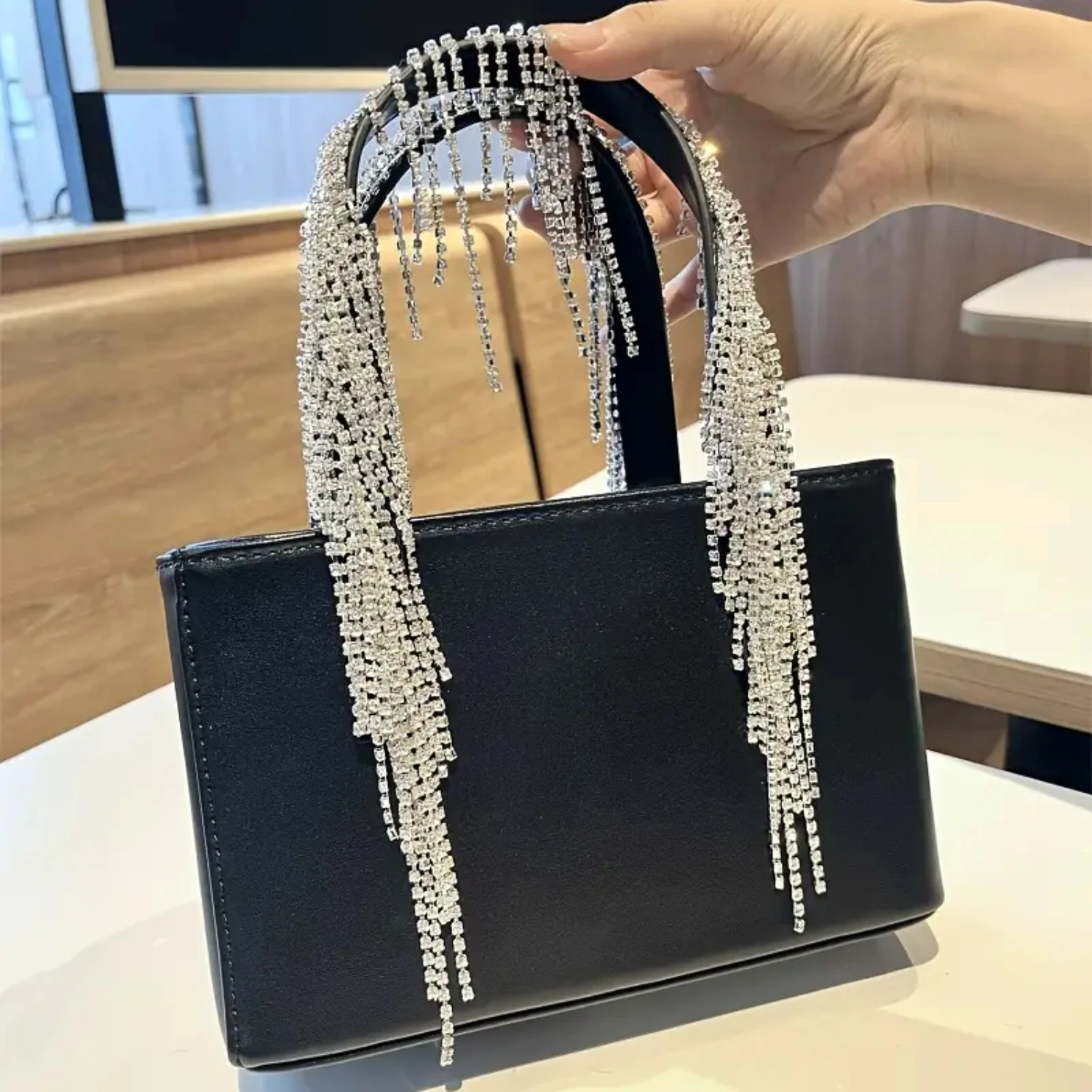 

Luxurious and Elegant Rhinestone Tassel Evening Clutch Bag with Chain Strap, Ideal for Parties and Dinners, Must-Have Fashion Ac