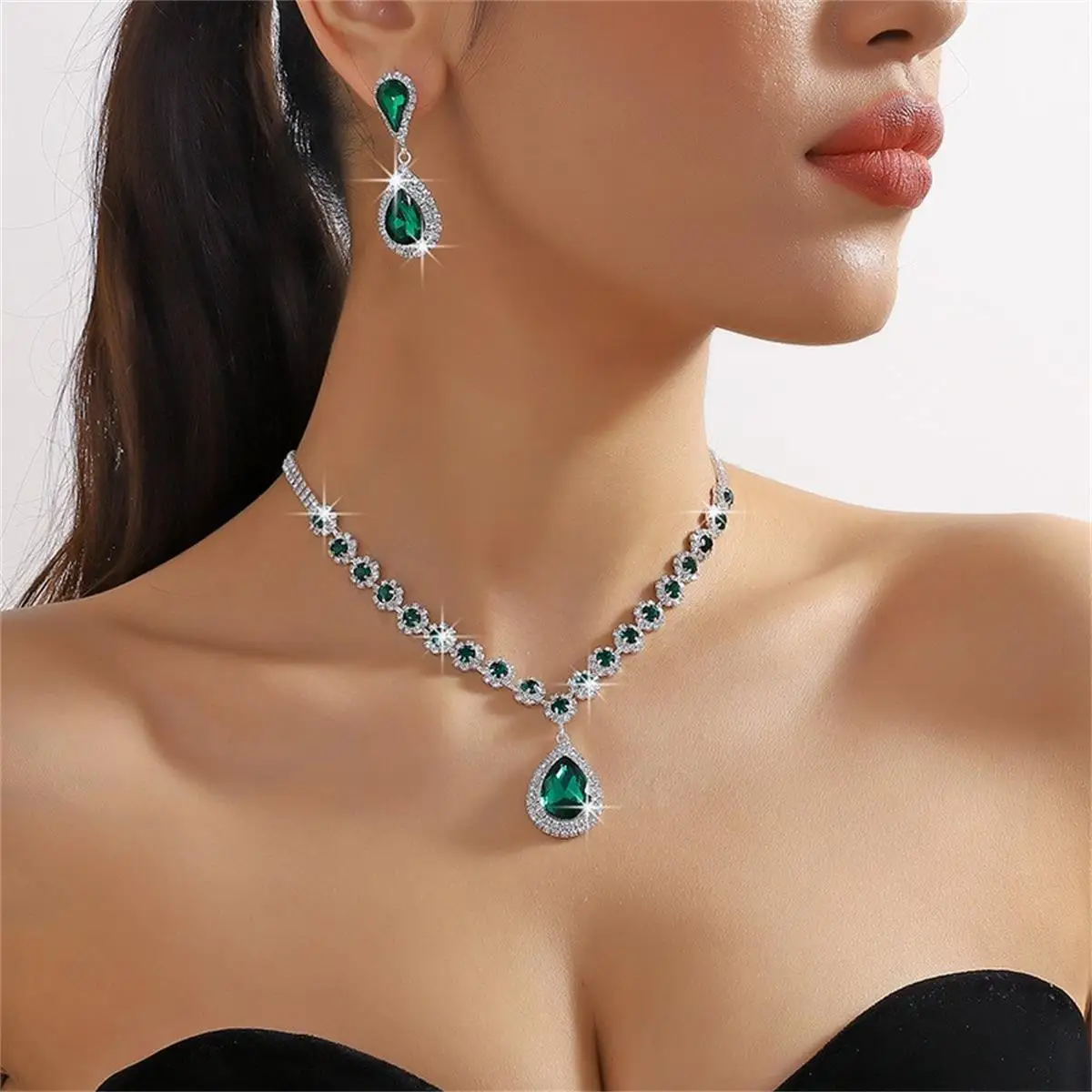 

Fashion Water Drop Red Green Blue Crystal Necklace Earrings Jewelry Set for Woman Wedding Party Jewelry