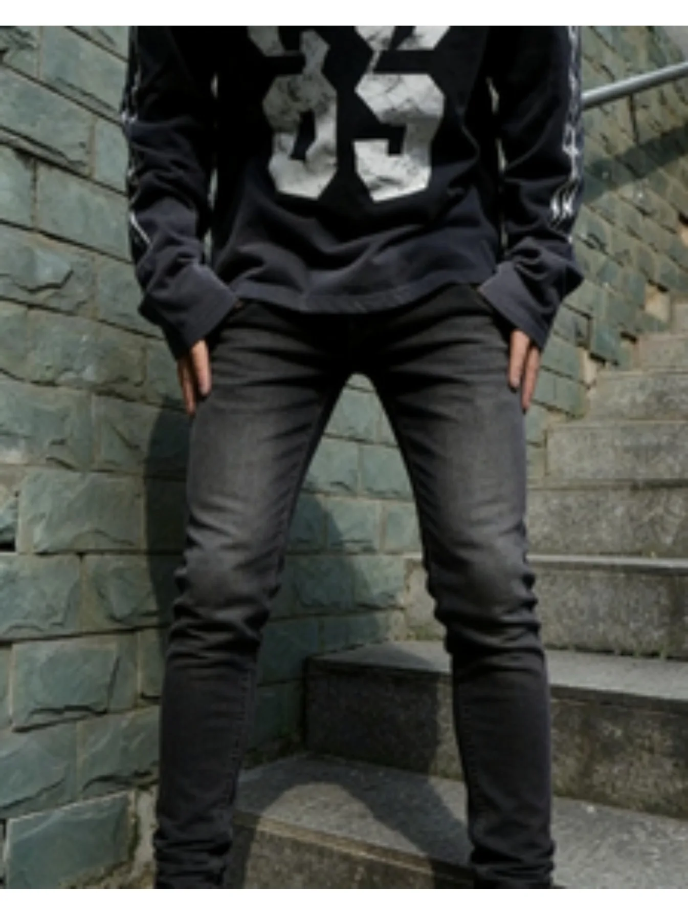 

Минималистичные микроэластичные джинсы для мужчин, европейский крой, узкие штанины, простые в уходе, не деформируются после стирки.