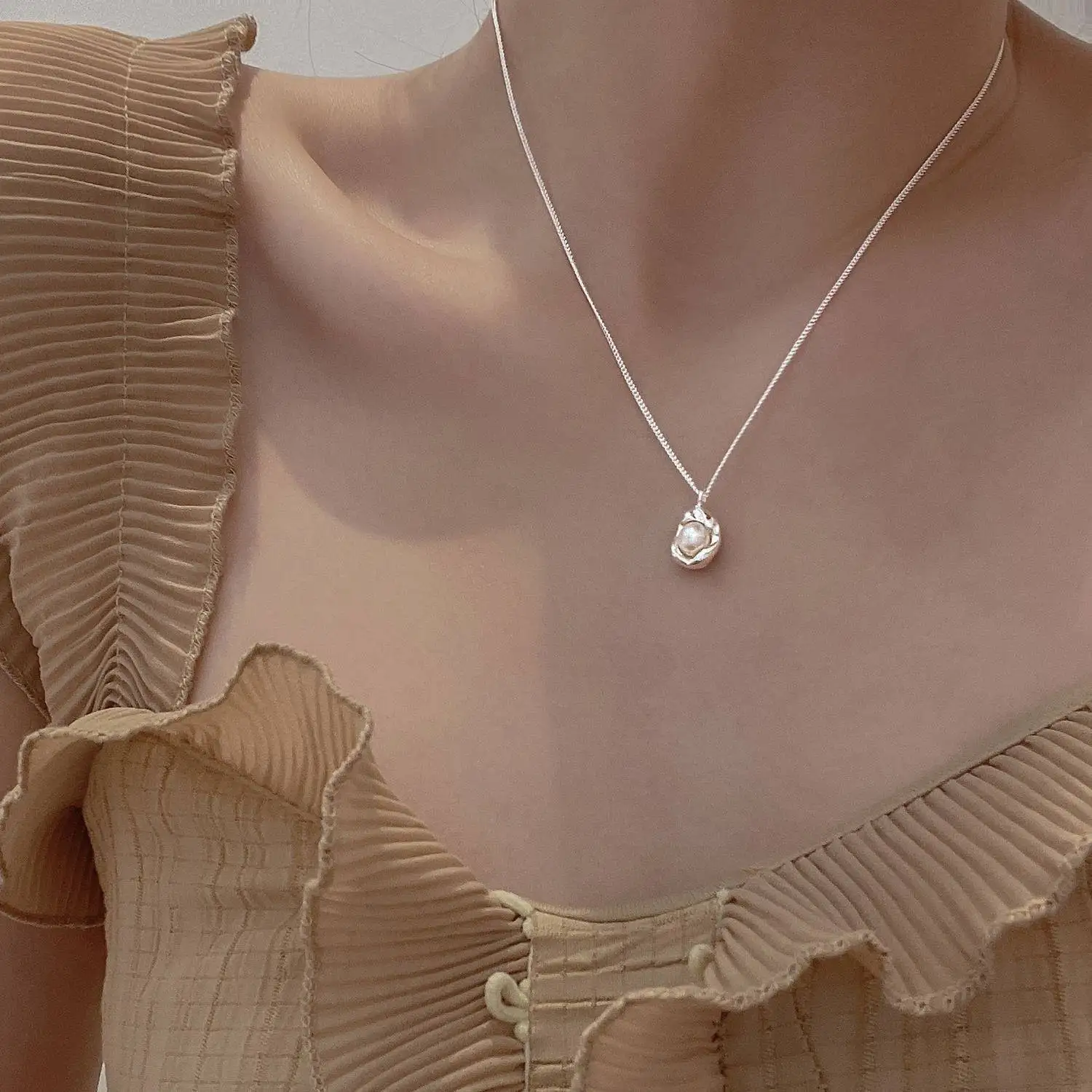 S925 Sterling Silver Oval Pearl Pendant Necklace for Women  Geometric Light Luxury Collarbone Chain  Electroplated Side Chain