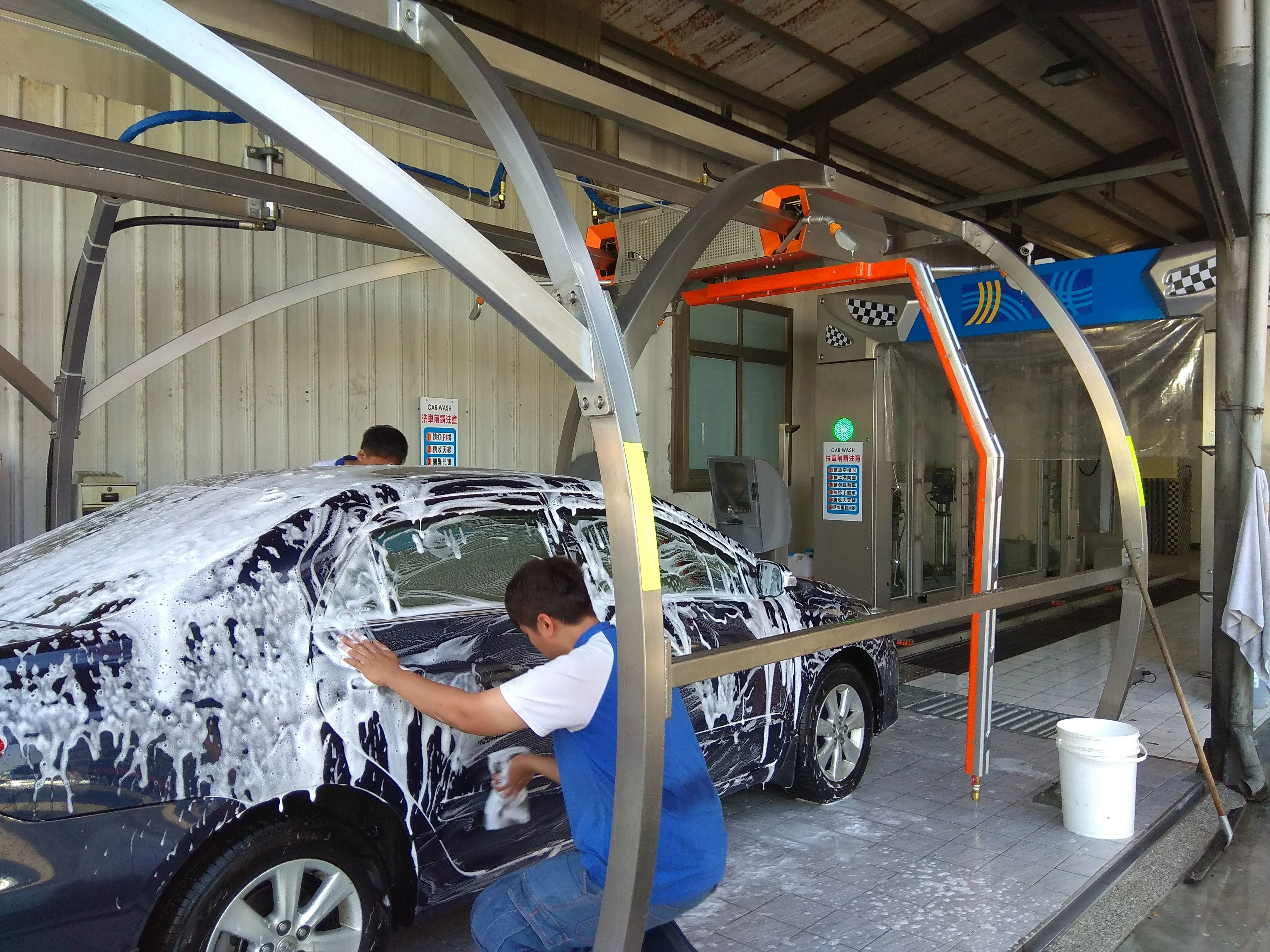 Export More Than 20 Countries Tsunami 360 Automated Car Wash Systems Machine Vertical Bristle Tumbling Automatic Car Washing