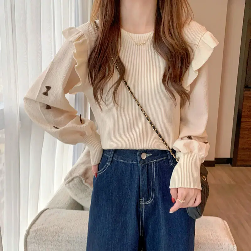 Fake Two Knitted Sweaters with Female Bow Splicing Long Sleeve Slim Fit and Look Thin Wearing Round Neck Sweater Outside