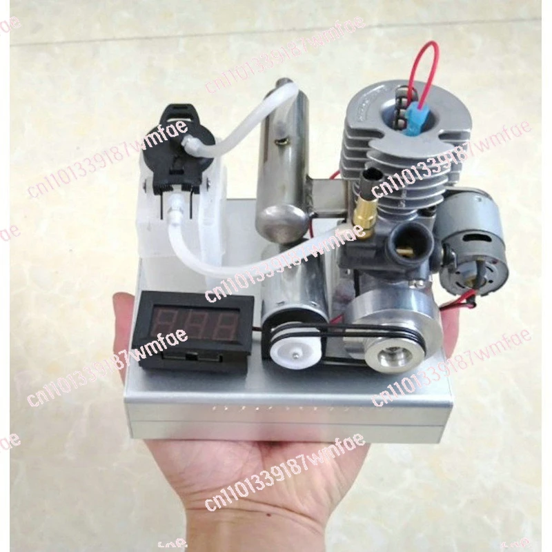 

Метаноловый топливный двигатель, кондиционированный в мини-блоку с металлическим маховиком.