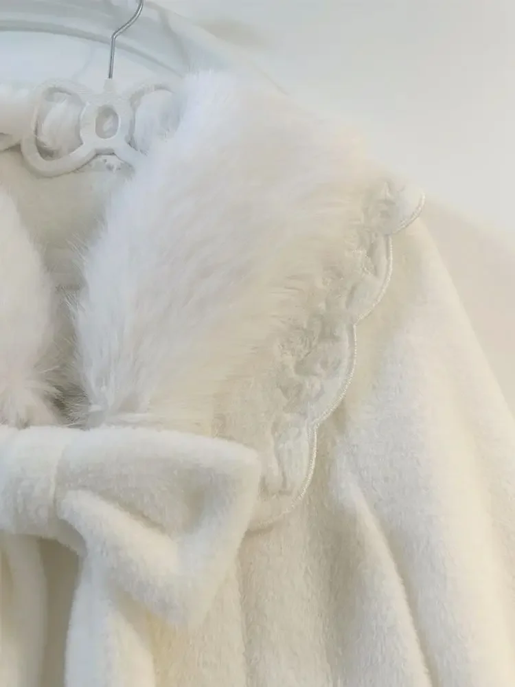 原宿甘いかわいいロリータコート女性長袖ミッドレングスルーズトップス Mujer 毛皮のようなラペルネックレースの弓白ジャケット