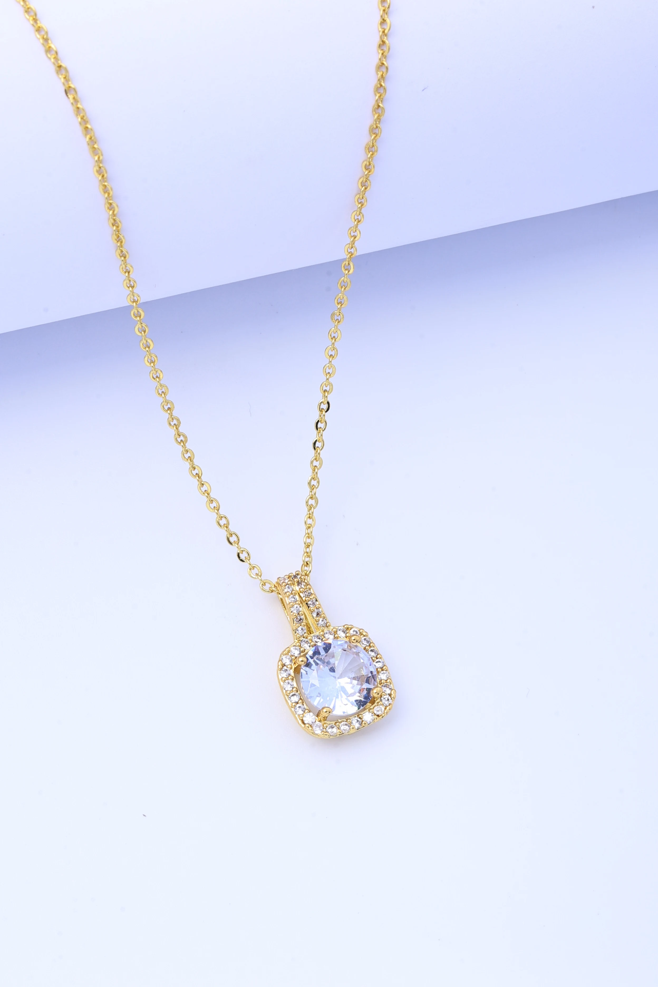 

Cross-border fashion temperament square diamond clavicle chain women's new color zircon necklace niche high-end necklace