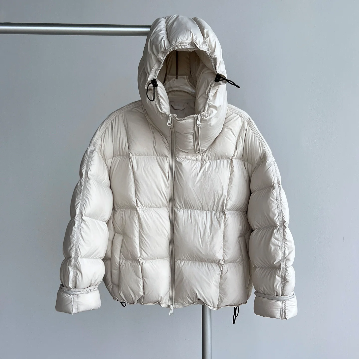 White Duck Down Jacket Women's Puffer Jacket Thick Hooded Winter New Square High-end Feeling Small Fashionable Warm Bread Jacket