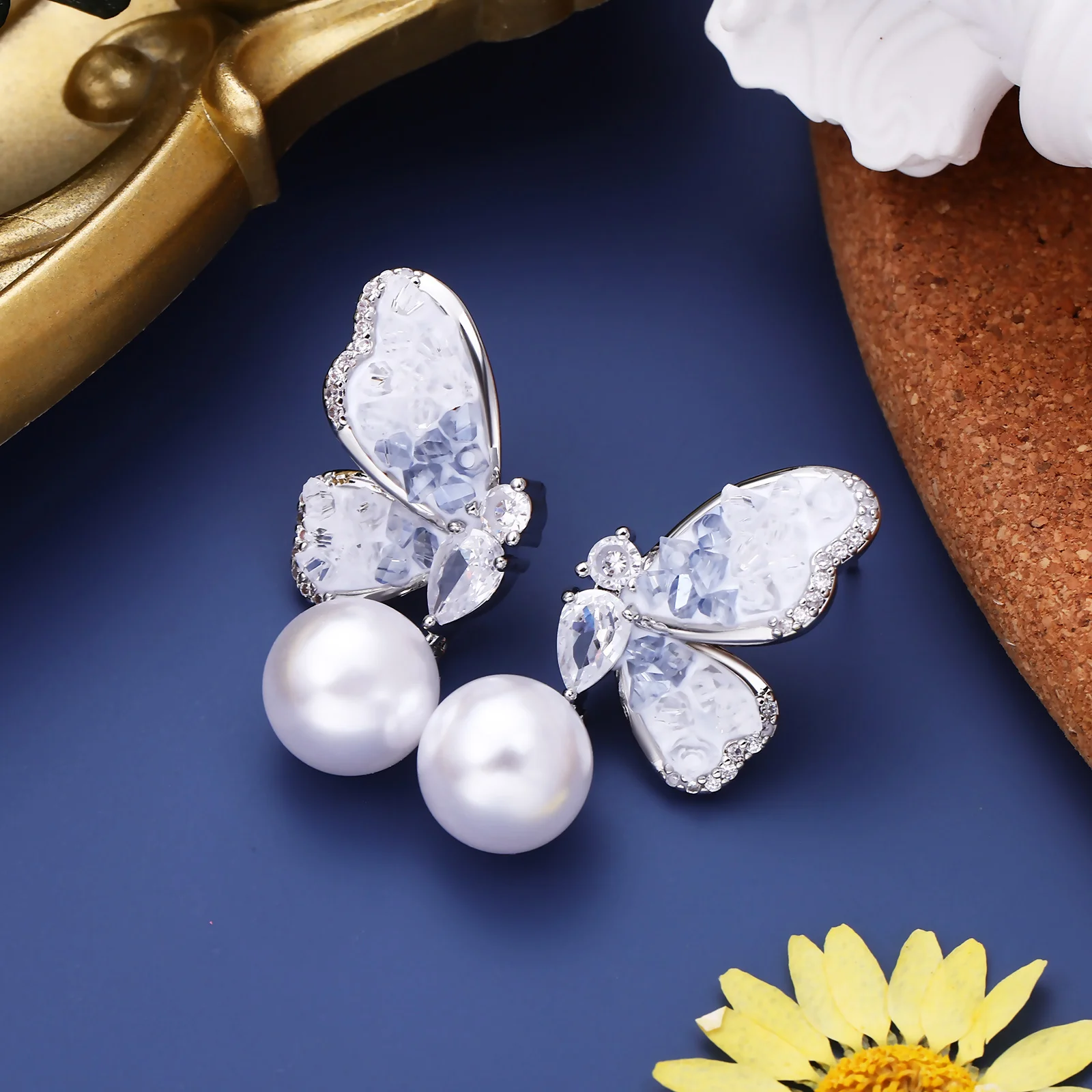 

1Pair Crystal Butterfly Earrings Pearl Drop Dangle Earrings Lightweight Elegant Women Jewelry for Party Daily Wear